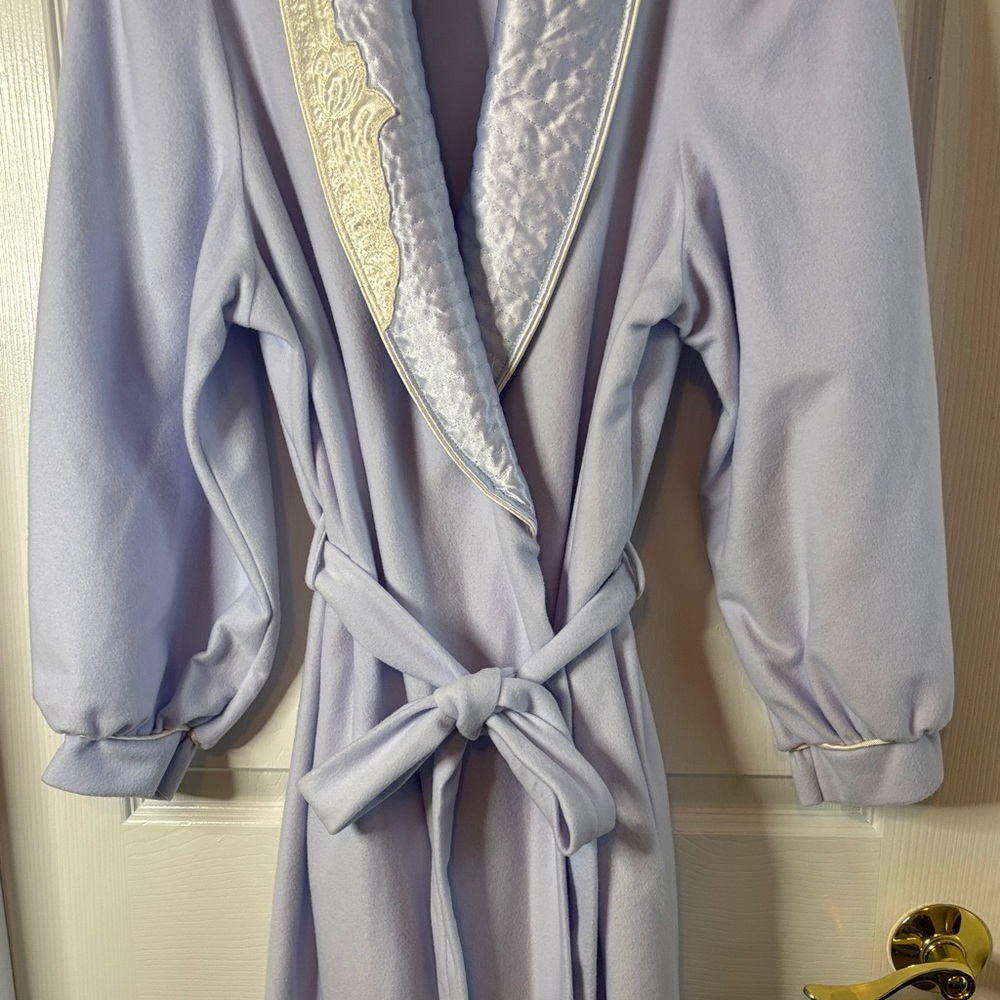 Apostrophe Light Blue Robe w/White Trim Full Length Soft Flannel Outer Feel EUC - Picture 3 of 12